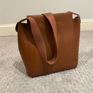 Everlane the form bag in cognac
